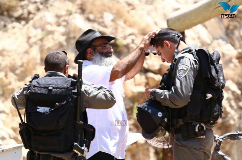 בעין הסערה בבית א-ל: מבצע תפילין לאנשי כוחות הביטחון