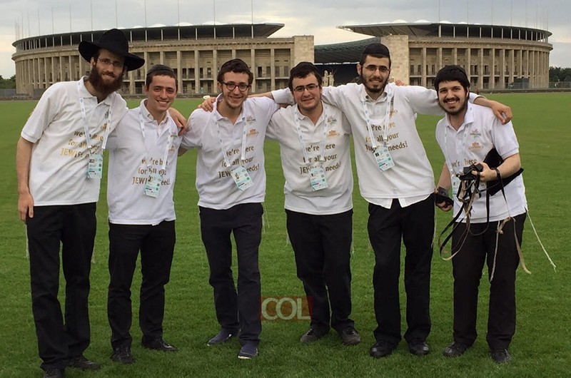 מבצע תפילין ענק: מאות הניחו תפילין באירועי ספורט בברלין