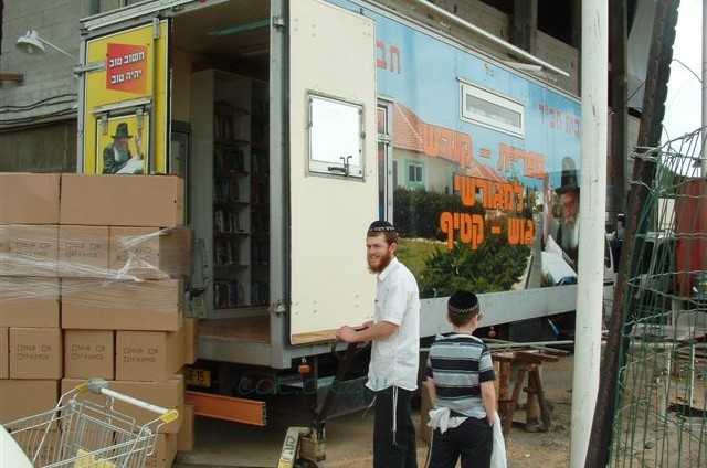 עשור לגירוש: בנות חב