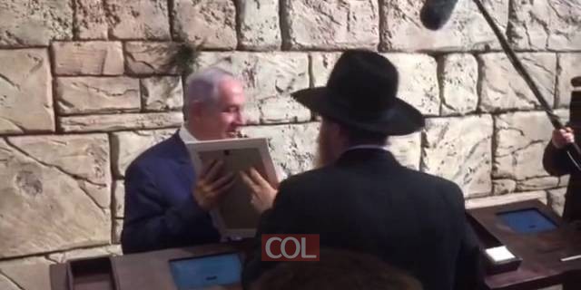נתניהו מקבל מהרב לאזאר מכתב מהרבי