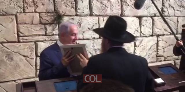 נתניהו מקבל מהרב לאזאר מכתב מהרבי