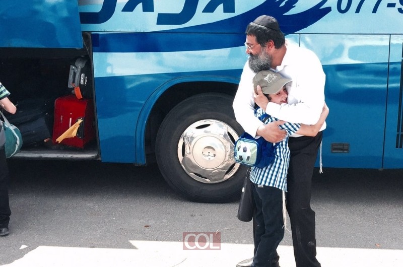 חיבוק של אבא: ילדי הכפר יוצאים לקעמפים