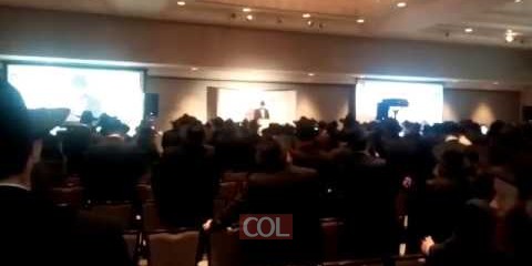 בן הרב אהרונוב קורא את פרקו של הרבי בכינוס השלוחים