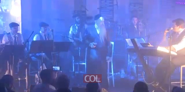 לייזר גלפרין מעניק שי למרדכי בן דוד