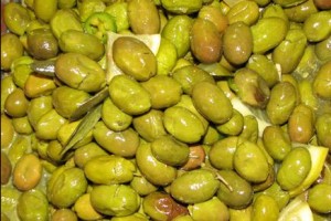 איזו ברכה מברכים על אכילת זיתים? ● פינת ההלכה