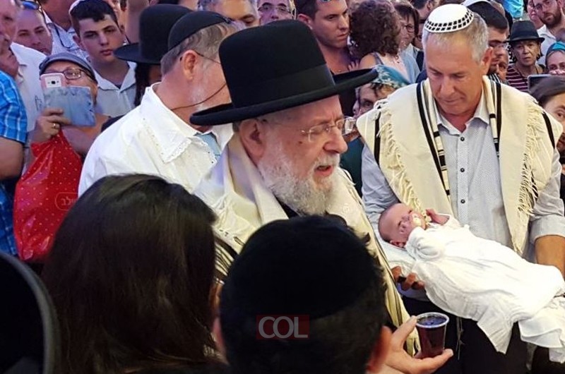 בְּדָמַיִךְ חֲיִי: שמחה ועצב בברית של ארי יוסף סלומון 