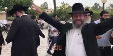 ריקודי השמחה ב'בית מנחם' בכפר חב