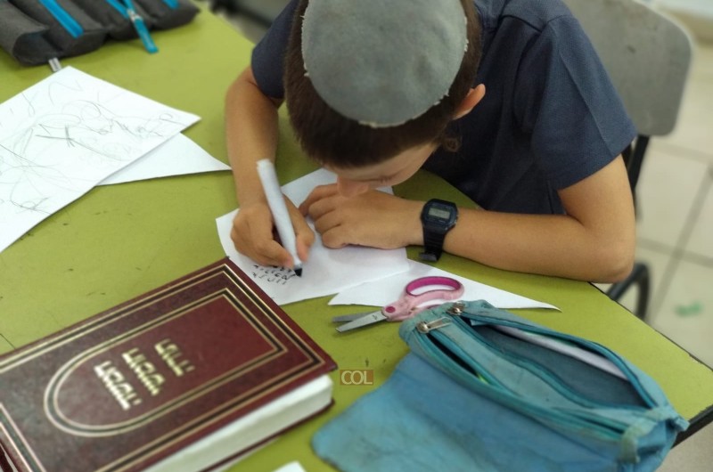ילדי גוש קטיף לילדי העוטף: 