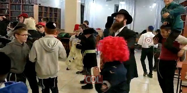 ריקוד הפנסאים ראש חודש אדר