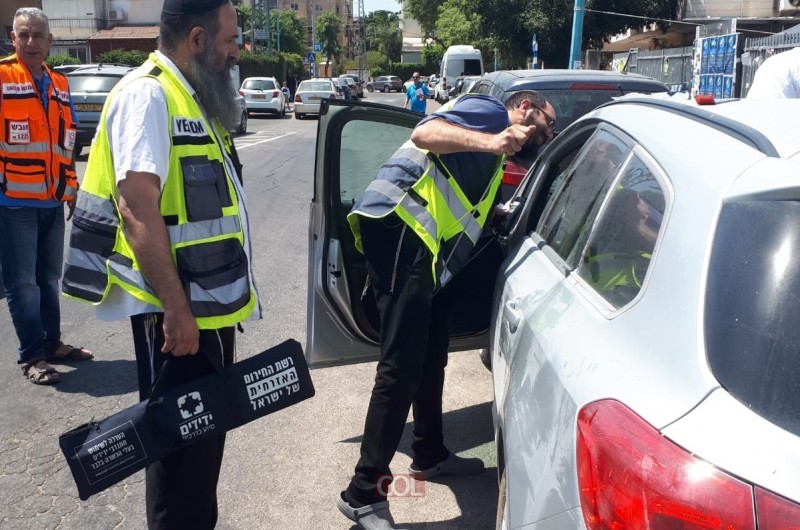 בעיצומו של הצום: ילד נלכד ברכב סגור בשיכון חב