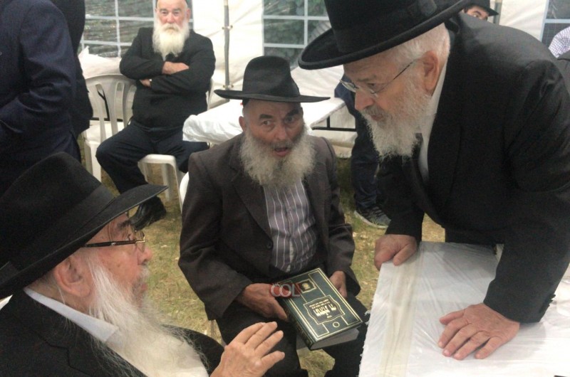 תושבי הכפר ומחוצה לו נוהרים לניחום בבית משפחת גופין