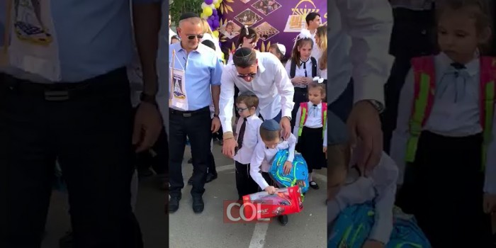 הילד מבית היתומים שריגש את הזמר חיים ישראל