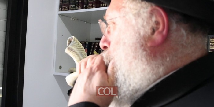 הרב לנדא תוקע בשופר