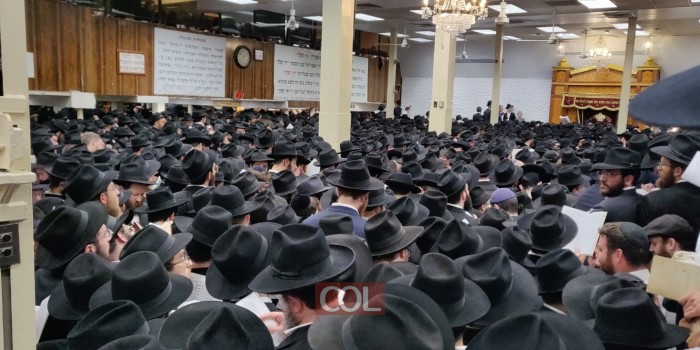 מוצאי שבת. סליחות ראשונות בבית המדרש הגדול של בית חיינו 770