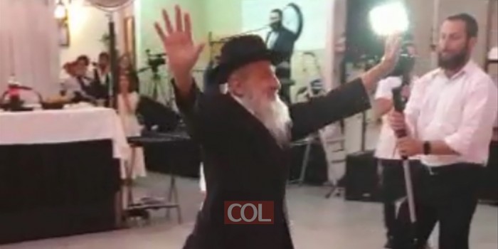 גולש שיגר: ר' יעקב לרנר בריקוד חתונתי אופייני, באוהל האירועים בכפר חב