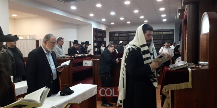 השליח הרב שמואל רסקין בתפילת סליחות, 