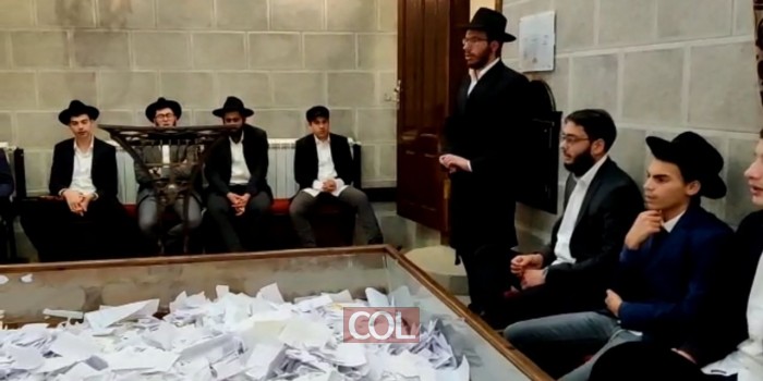 לאחר השבת, תלמידי ישיבת 
