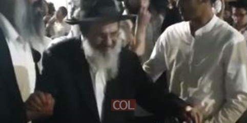 שמחה פורצת גדר: הרב יוסף מעטוף מצטרף לריקודי שמחת בית השואבה בנחל'ה