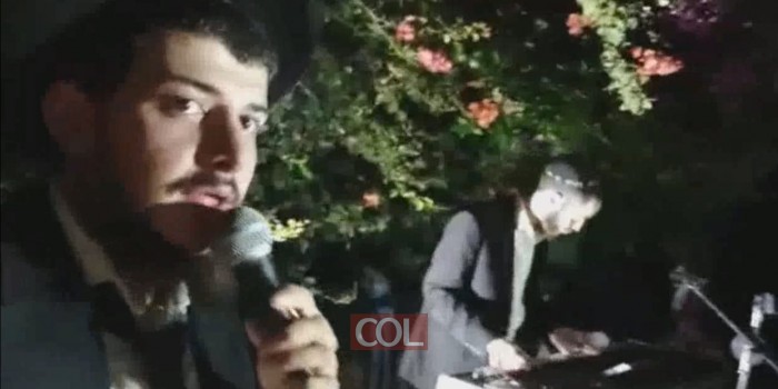 הזמר לוי כהן והקלידן יוסף יצחק פרקש, בשמחת בית השואבה בחיפה