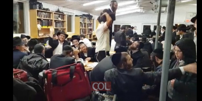 ממשיכים את השמחה: קהל עצום שהה באוהל הק' בשמיני עצרת ושמח