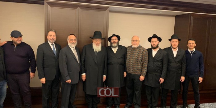 מוצאי שבת בבית השלוחים: רוקדים בבאקו עם הרב עמאר