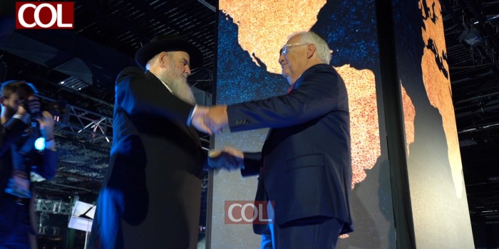 צפו: ה'ריקוד הספונטני' המסורתי שחותם את הבאנקט, בהשתתפות כל הקהל העצום. השגריר דייויד פרידמן הצטרף לריקודים