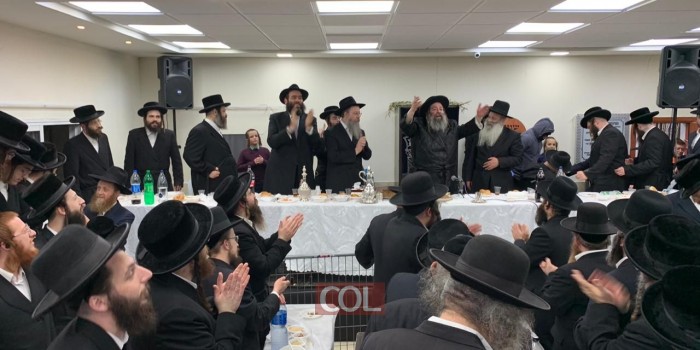 השליח והרב הראשי לקפריסין הרב אריה זאב רסקין בהתוועדות י