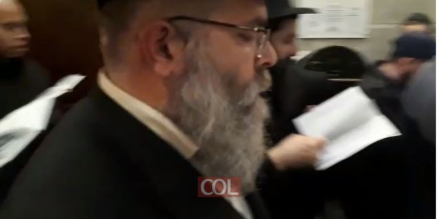 המונים משתטחים ביומא דהילולא על ציונו של האדמו