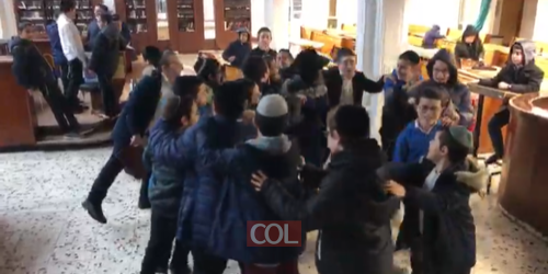 מיוחד: רגע לפני שהם נוסעים לחצרות קודשנו במסגרת טיסת נערי הבר מצווה, ילדי 'הפנסאים' מנחלת הר חב