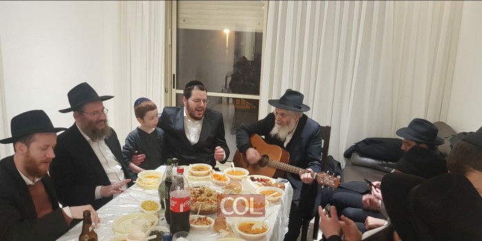 והריקותי לכם ברכה עד בלי די: ר' אהרון סיטבון בהתוועדות מלווה מלכה בביתו של ר' אריה ארליך. צפו