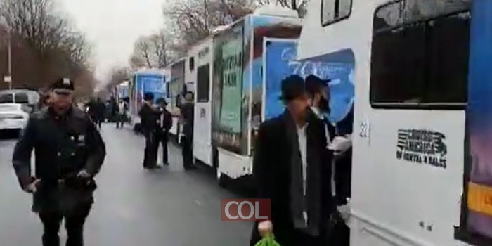 התמימים רוקדים ליד גשר ברוקלין: 'שבעים שנה' לנשיאות – ו-70 טנקי מצוות שוטפים את ניו יורק. צפו