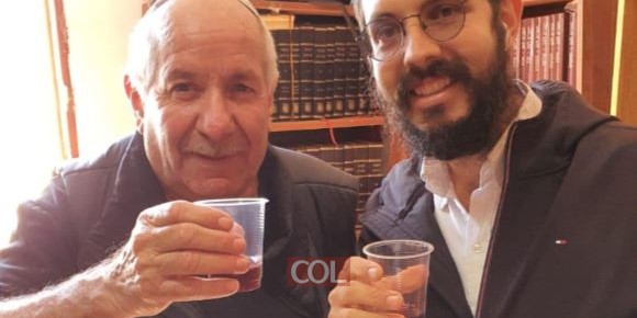 לחיים! התגובה של אדוארדו שקולניק בן ה-66 מברילוצ'ה בקצה העולם, להחלטה בעיריית תל אביב: מניח תפילין לראשונה בחייו, עם שליח חב