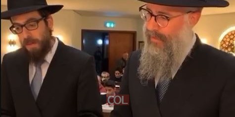 בצל הקורונה: הרב שלמה ביסטריצקי והרב שמואל הבלין, שליחי הרבי בהמבורג, בקריאת מגילה •  צפו