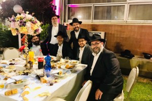 העסקן ר' חיים גלינסקי חיתן, החברים באו לאחל מזל טוב