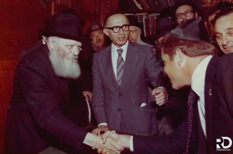 'רבי דרייב' חושף: 390 תמונות מחודשי הקיץ אצל הרבי 