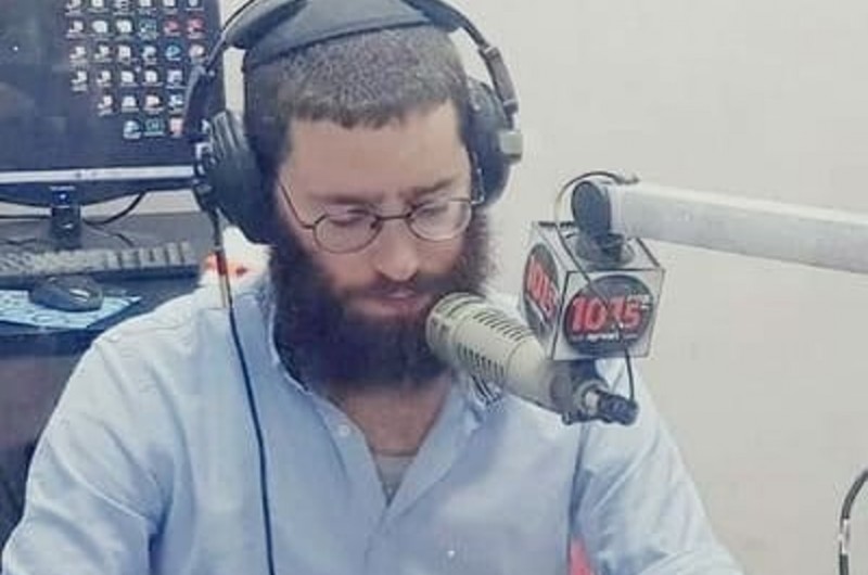 סתם: השוטר איים על העיתונאי החב