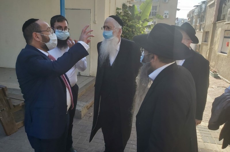 סגן שר החינוך מאיר פרוש הגיע לביקור במוסדות חינוך חדרה, ולדבר על ליבם של מקבלי ההחלטות בעירייה. כמו שדיווחנו בהרחבה ב-COL, בחדרה מנהל מאבק לשוויוניות תנאים במוסדות החינוך