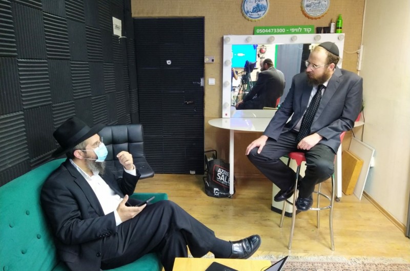 מאחורי הקלעים: השליח הרב שמואל וולף העומד מאחורי מיזם סרטוני השלוחים 
