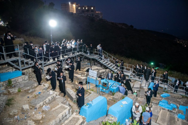 גם הערב: מאות עלו לציון האר