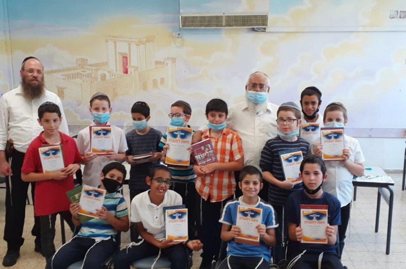 בטקסים צנועים בכיתות: תלמידי הת