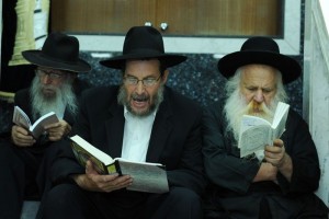 כך זה נראה לפני עשור: אמירת קינות בכפר חב