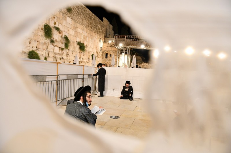 ליל תשעה באב בכותל המערבי • מנדי הכטמן תיעד