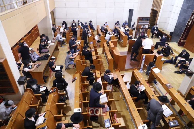 קוראים ושומרים: בבית חיה מושקה בפאריז התקבצו אמש עשרות מקהילת חב