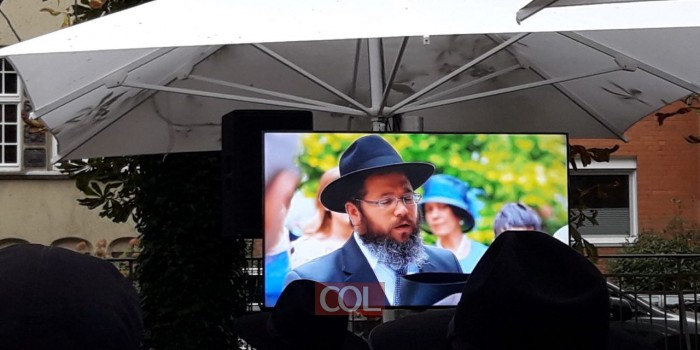 הוּא יְבָרֵךְ: קטע וידאו מרגש הוקרן בחופה המרגשת בהנובר. אב הכלה, השליח הנערץ הרב בני וולף ז
