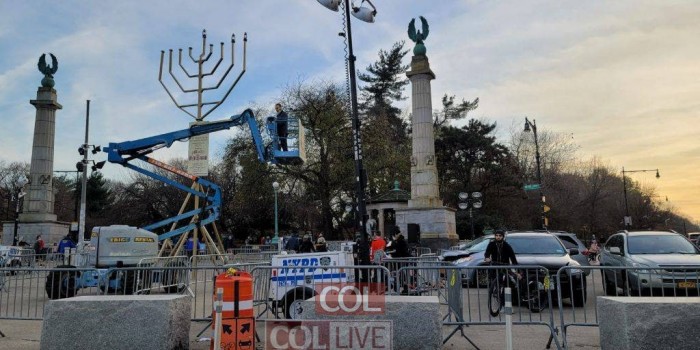 המנורה הגדולה בברוקלין: חג חנוכה תשפ
