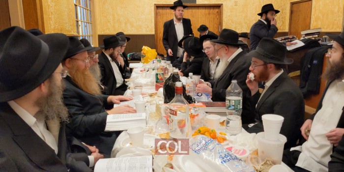 ברכה אחריתא: הרב חיים ברוך הלברשטאם משתתף בשבע ברכות, בשמחת ברוין-ליברוב ב'זאל הקטן' ב-770