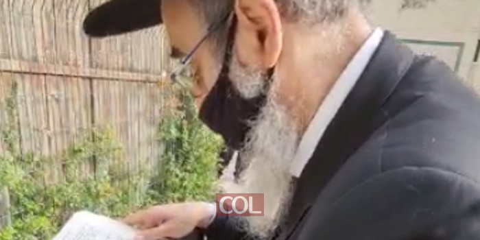 הרב מנחם מענדל גלוכובסקי מוביל עצרת תפילה וירטואלית לרפואתו של האברך ר' חיים דקל הלוי שנדבק בקורונה ומצבו קריטי