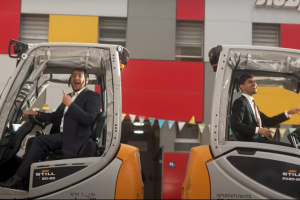 שפע רב בכל העולמות: 'מלכות' בקליפ תוסס במיוחד עם מנדי וויס ומידד טסה