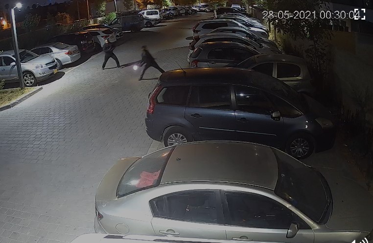 שמונה מואשמים בזריקת בקבוקי תבערה לבניין של חסידי חב