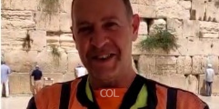מסר למשפיע מהכותל המערבי: יהודי שהחל להניח תפילין בכל יום בזכות הנחת תפילין אחת בתחנה מרכזית בנתניה בשנת 1996 (תשנ